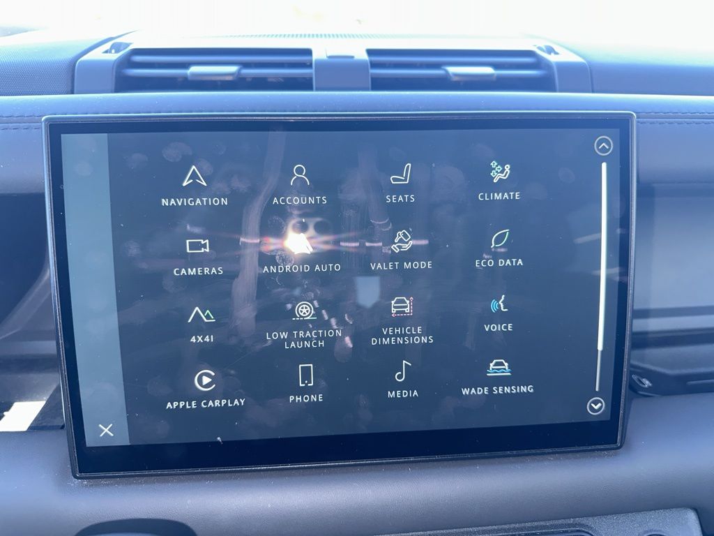 Thumbnail: 2023 Land Rover Defender - 20