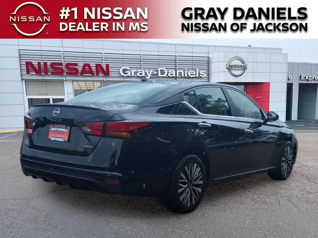 Used 2025 Nissan Altima Sedan