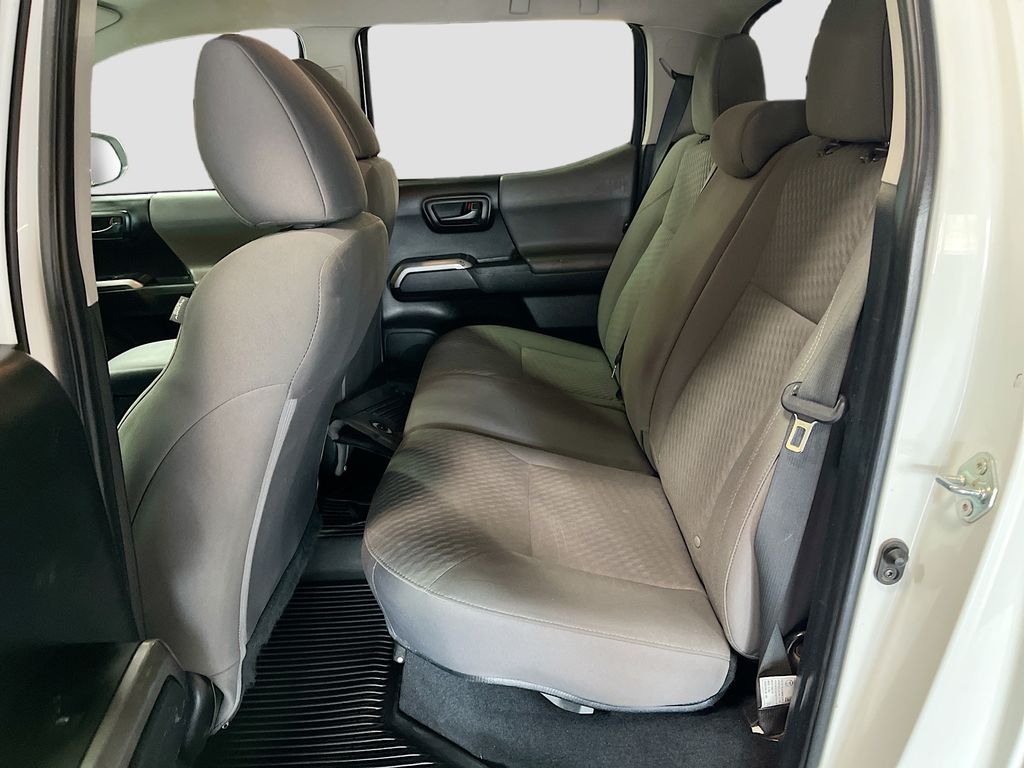 Used 2022 White Toyota SR5 image 22