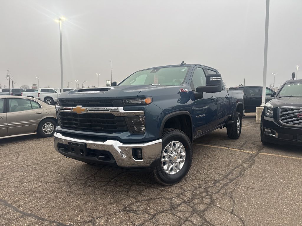Lakeshore Blue Metallic 2025 Chevrolet Silverado 3500HD LT Crew Cab 4WD Pickup Truck Four-Wheel Drive Automatic