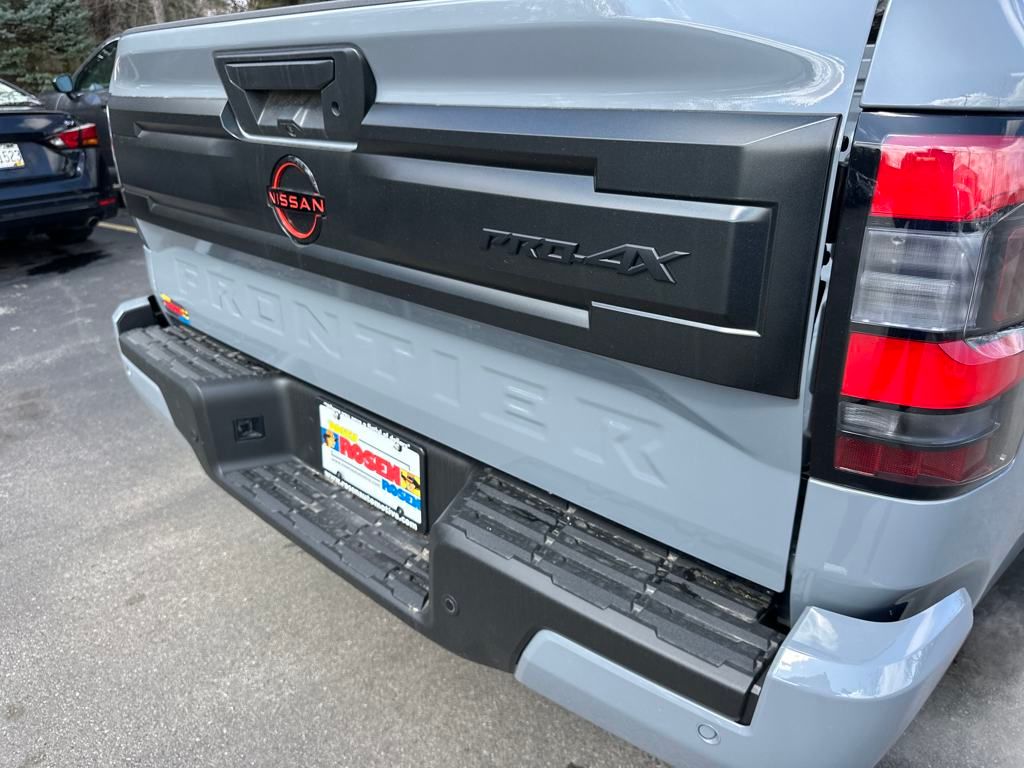 2025 Nissan Frontier PRO-4X photo