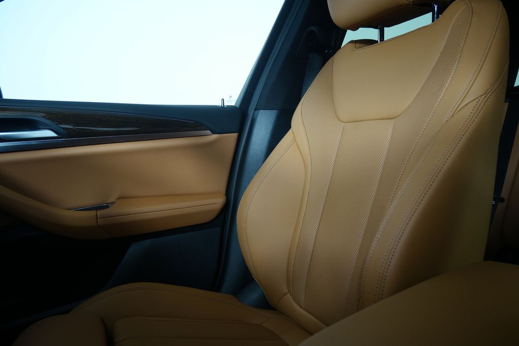 Thumbnail: 2023 BMW X4 - 28