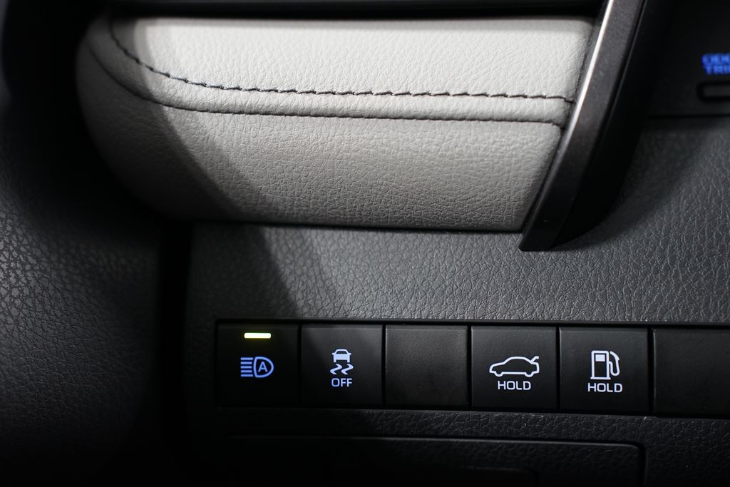 2023 Toyota Camry SE 23