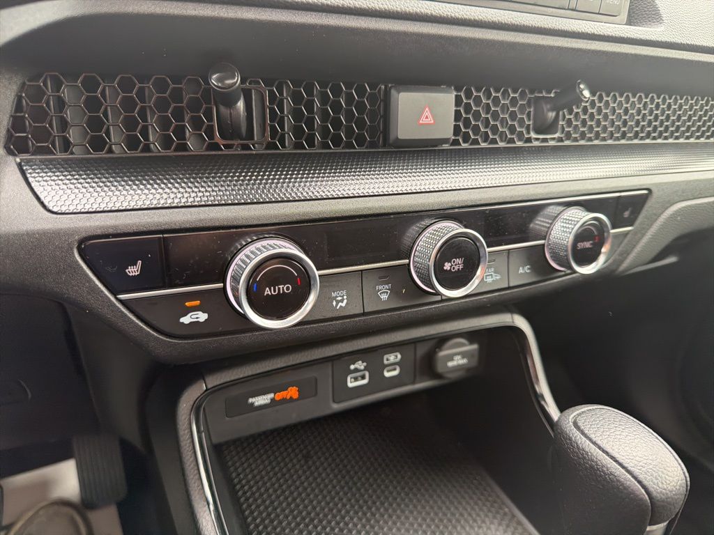 Thumbnail: 2023 Honda CR-V - 32