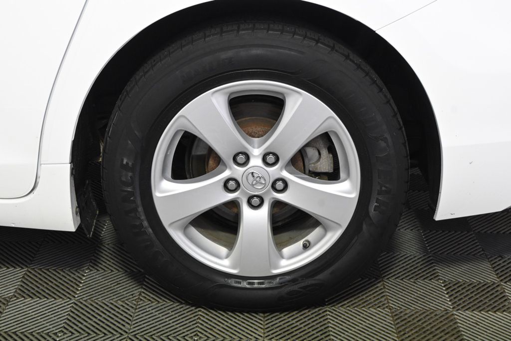 Used 2016  Toyota LE image 21