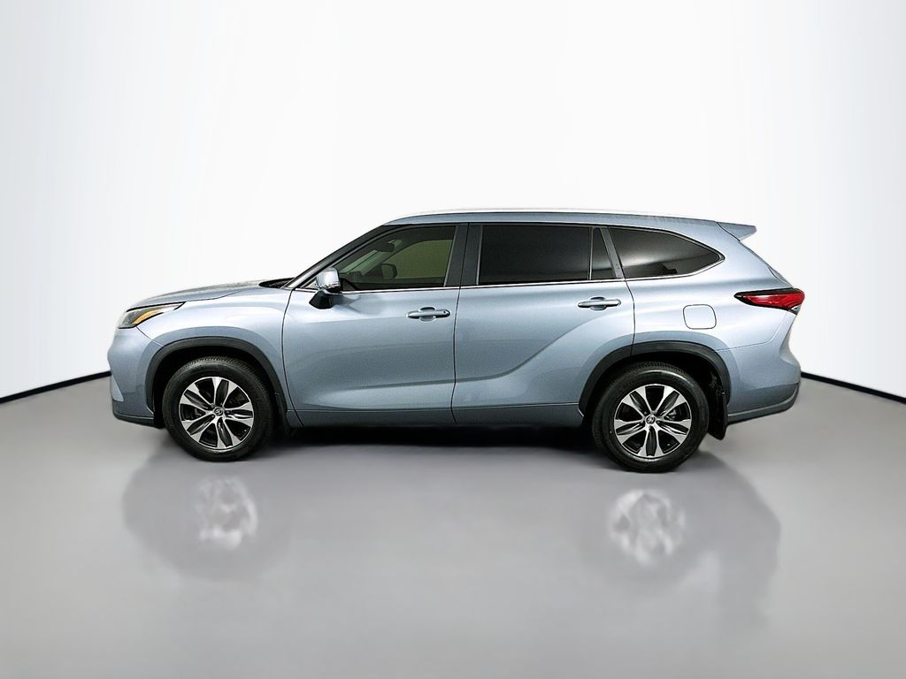 2023 Toyota Highlander XLE 8