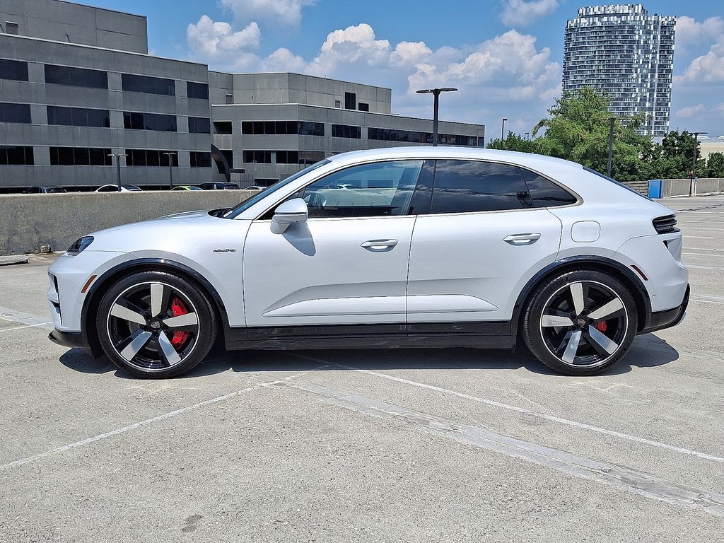 Thumbnail: 2025 Porsche Macan - 2