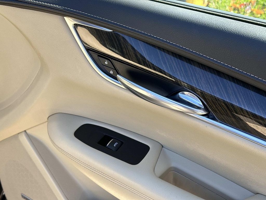 Thumbnail: 2018 Cadillac XT5 - 20