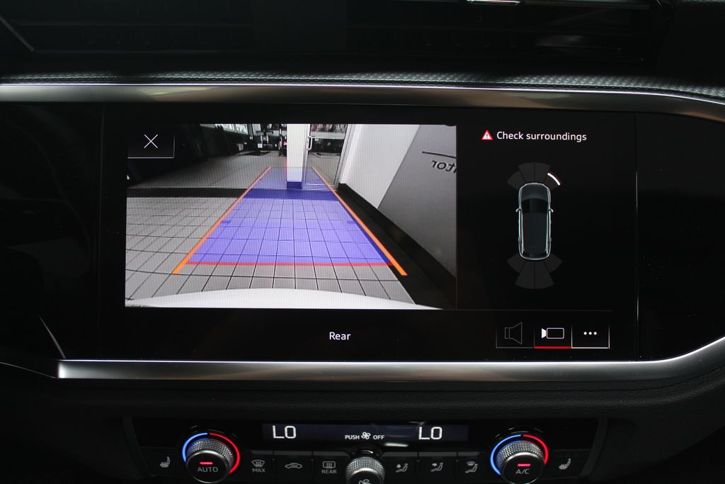 Thumbnail: 2025 Audi Q3 - 22