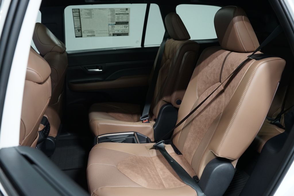 Thumbnail: 2026 Toyota Grand Highlander - 6