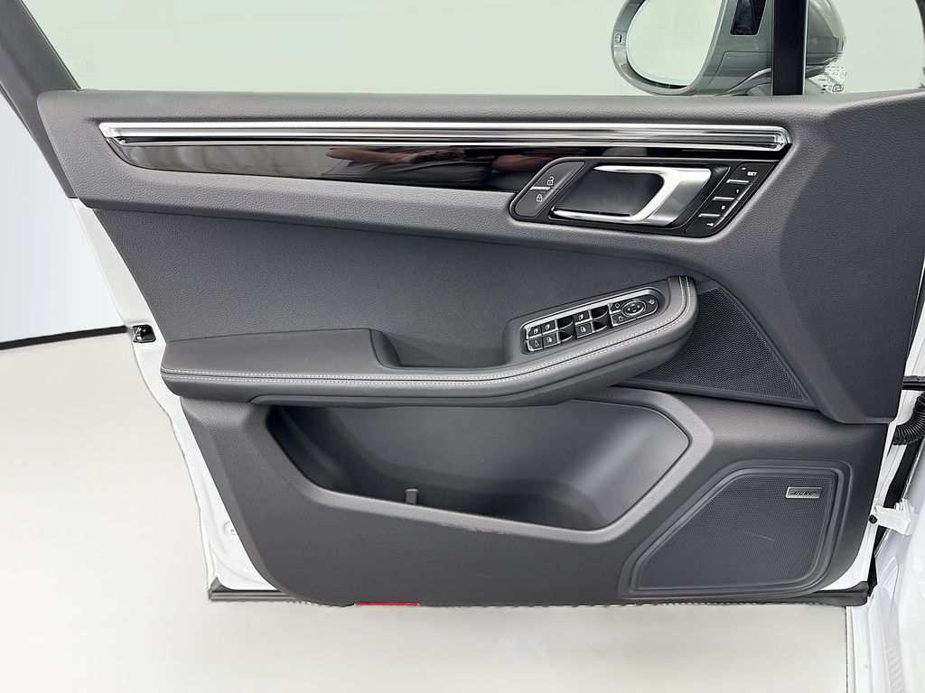 Thumbnail: 2026 Porsche Macan - 25