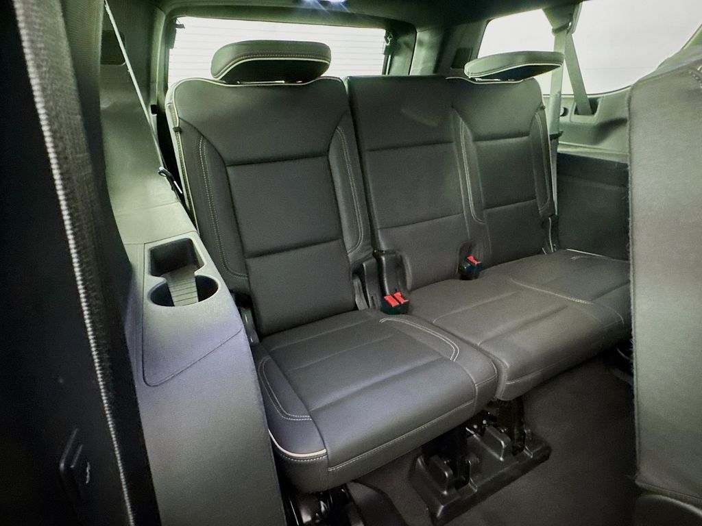 2024 Chevrolet Suburban Premier photo