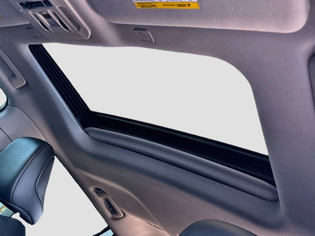 Thumbnail: 2026 Toyota Highlander - 18