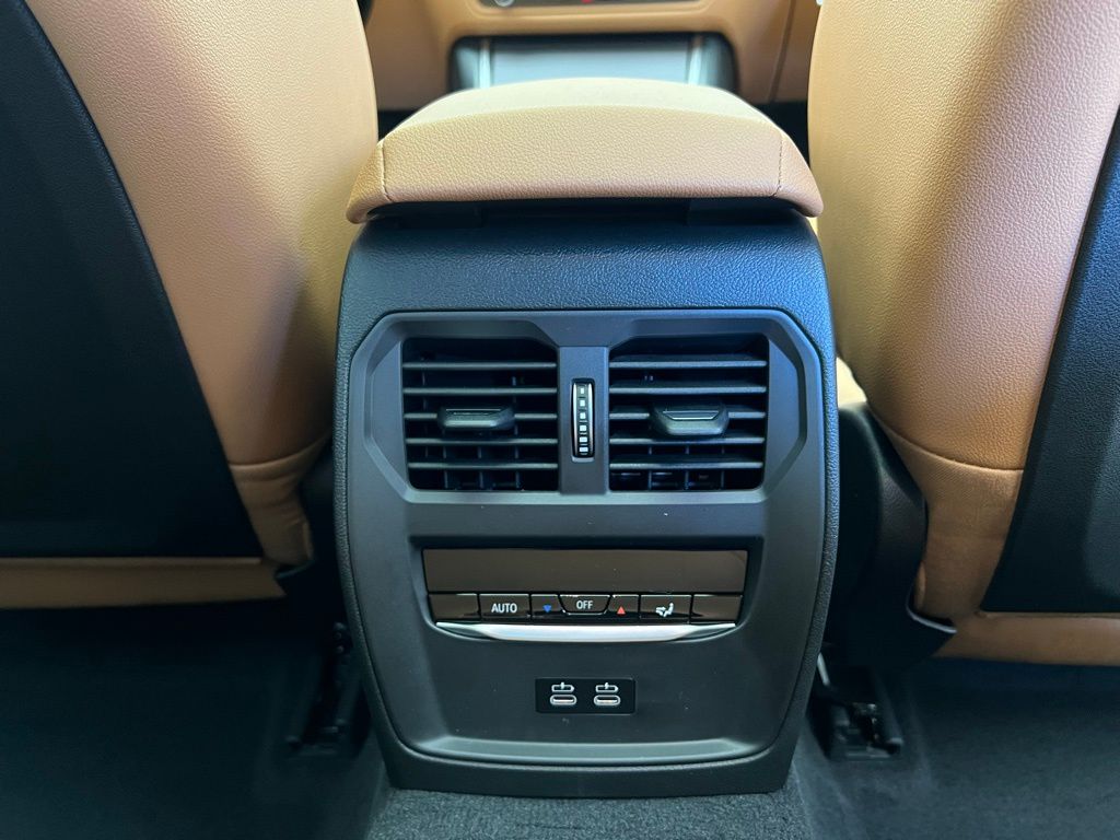 Thumbnail: 2026 BMW 3 Series - 9