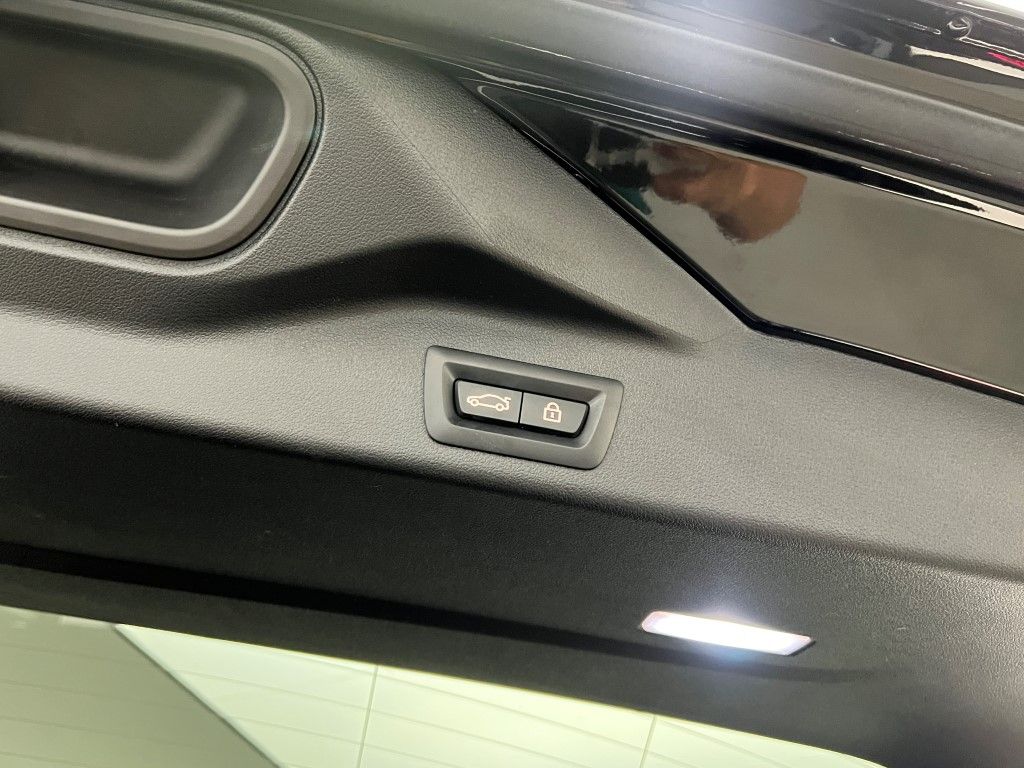 Thumbnail: 2022 BMW X5 - 9