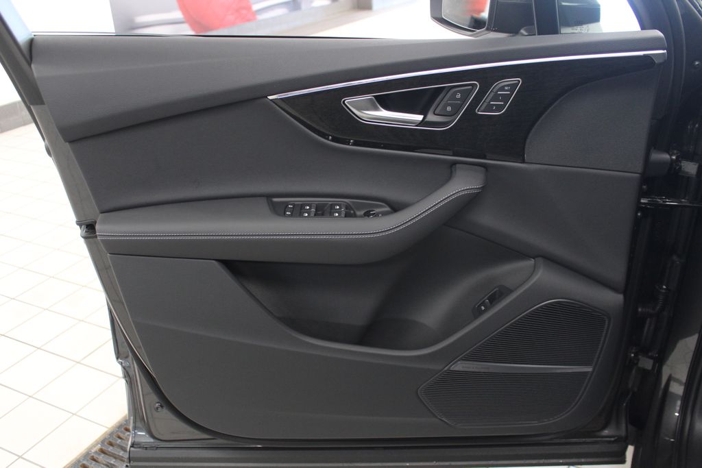 Thumbnail: 2026 Audi Q7 - 14