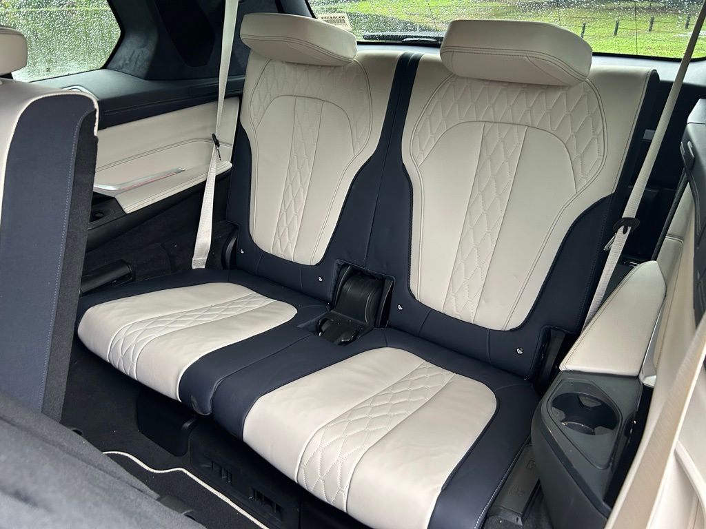 2022 BMW X7 M50i 13