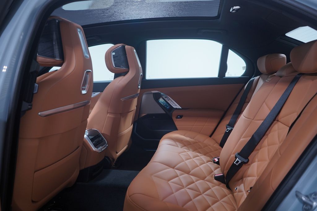 2025 BMW 7 Series 740i 9