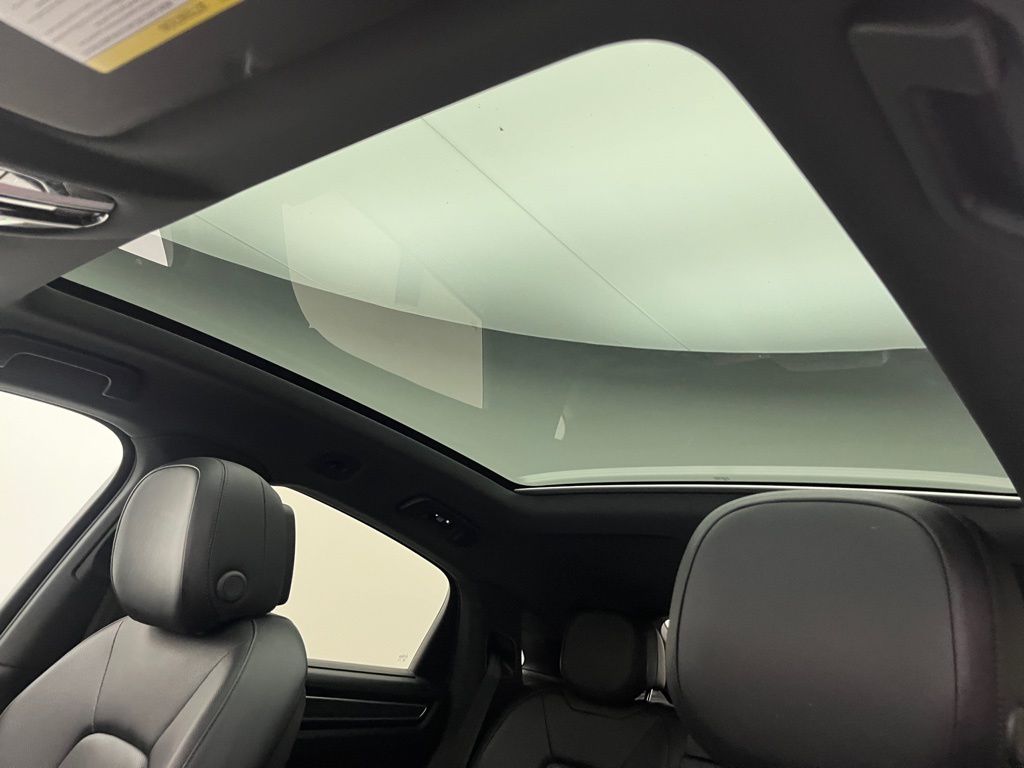 Thumbnail: 2022 Porsche  - 32