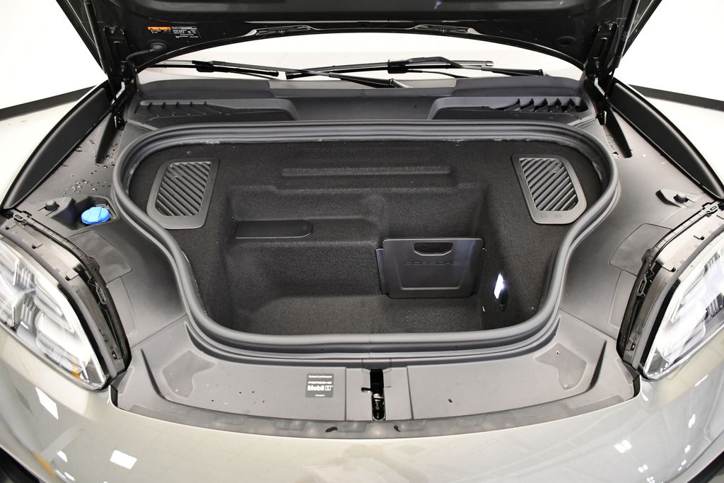 Thumbnail: 2025 Porsche Macan - 13