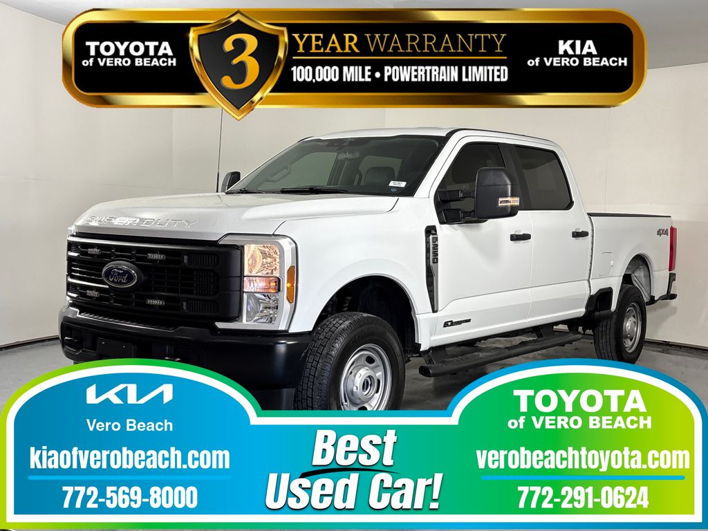 Oxford White 2025 Ford F-250 Super Duty XL Crew Cab 4WD Pickup Truck Four-Wheel Drive Automatic