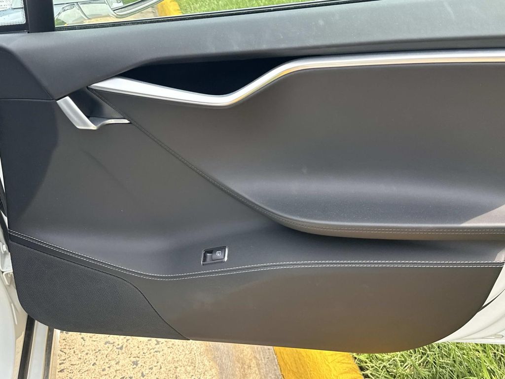 Thumbnail: 2016 Tesla Model S - 10