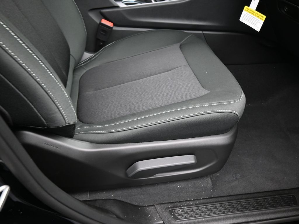 New 2026 Diamond Black Crystal Pearlcoat Jeep Laredo X image 42