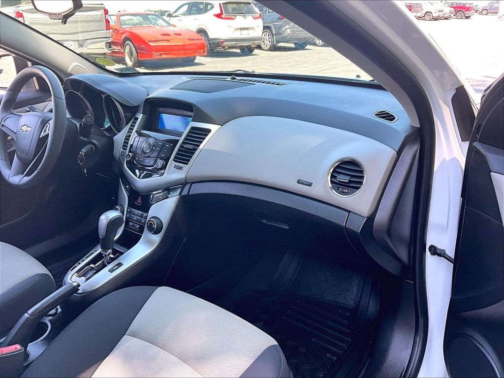2016 Chevrolet Cruze Limited — photo 13
