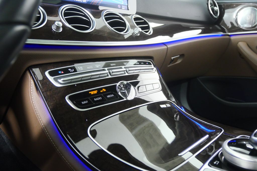 Thumbnail: 2019 Mercedes-Benz E-Class - 23