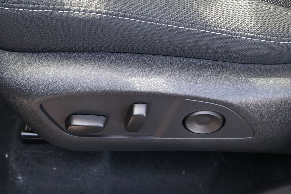 Thumbnail: 2026 Chevrolet Traverse - 16