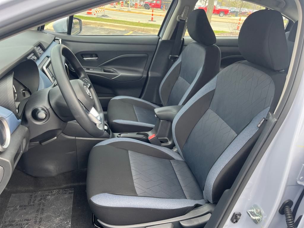 2025 Nissan Versa 1.6 SV photo