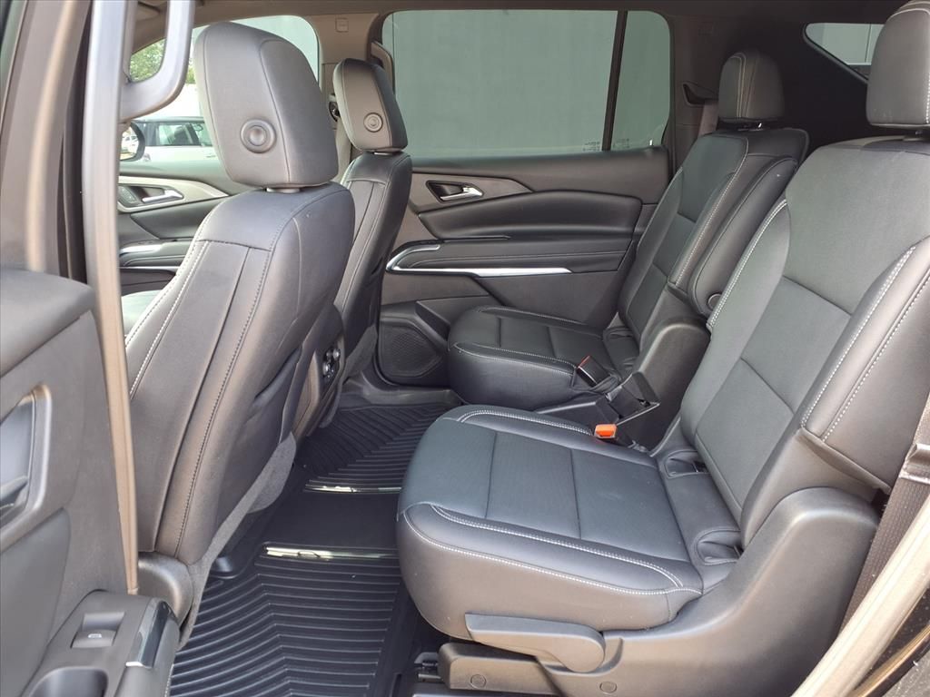 2025 Chevrolet Traverse LT - 10