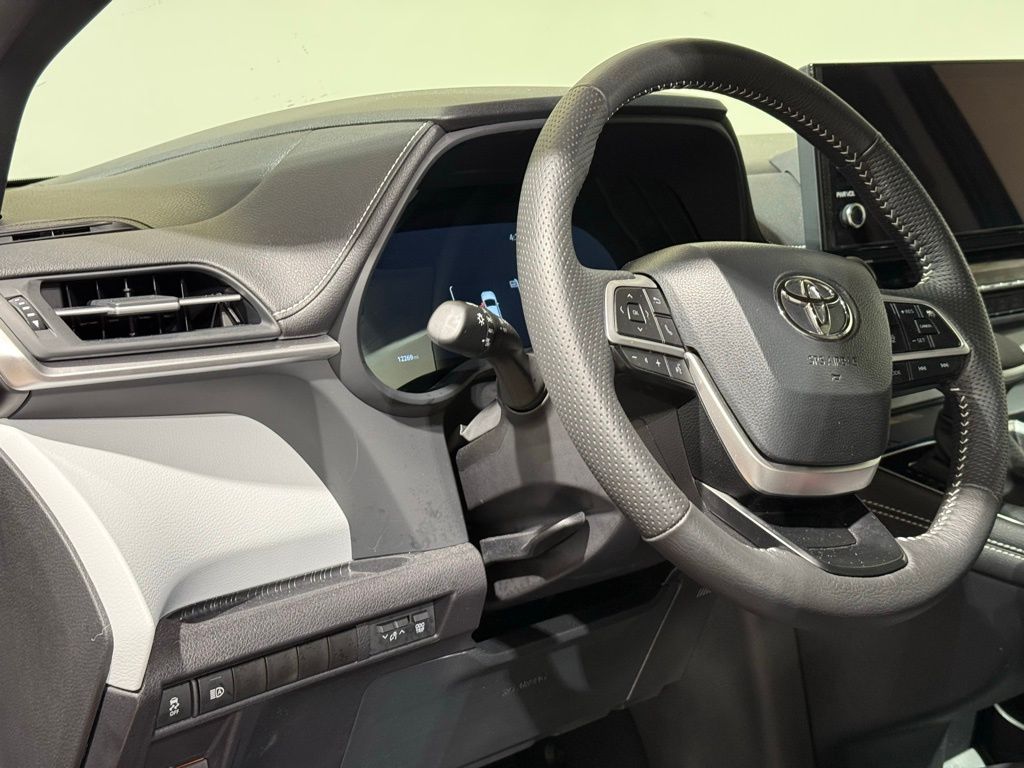 Thumbnail: 2025 Toyota Sienna - 17