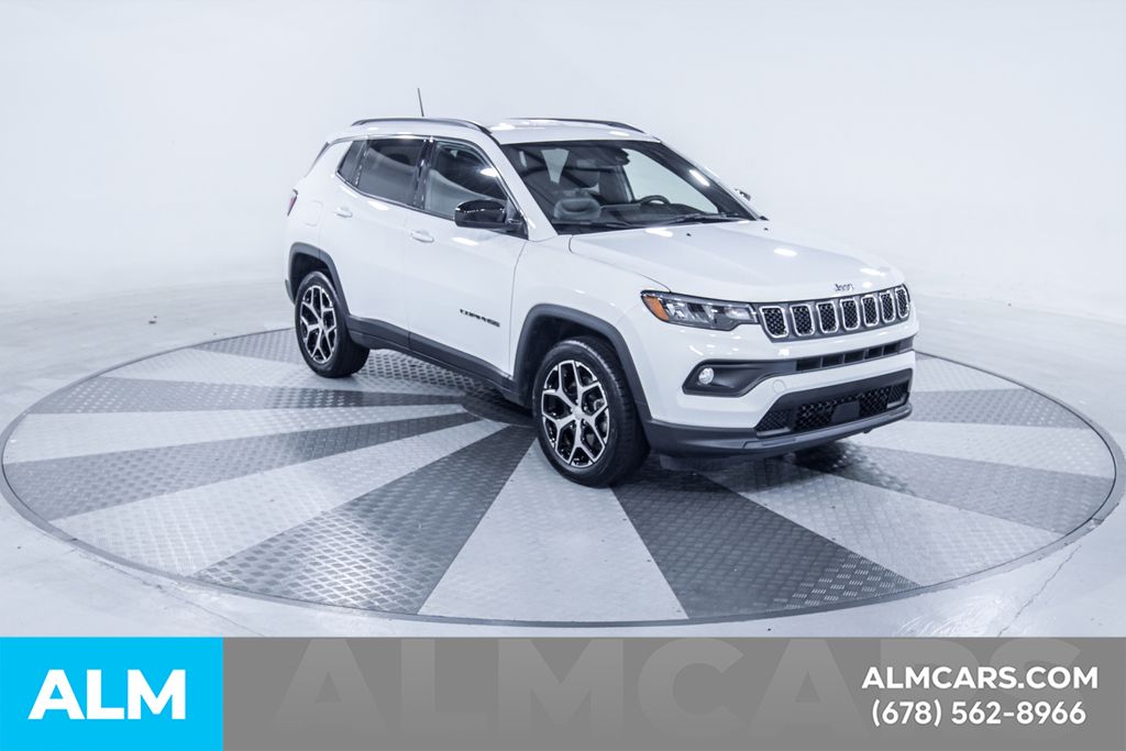 Used 2024 White Jeep Latitude image 13