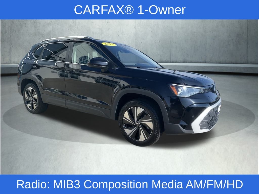 2025 Volkswagen Taos SE photo 3