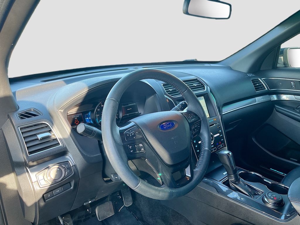 Used 2017 Quartz Metallic Ford Sport image 9