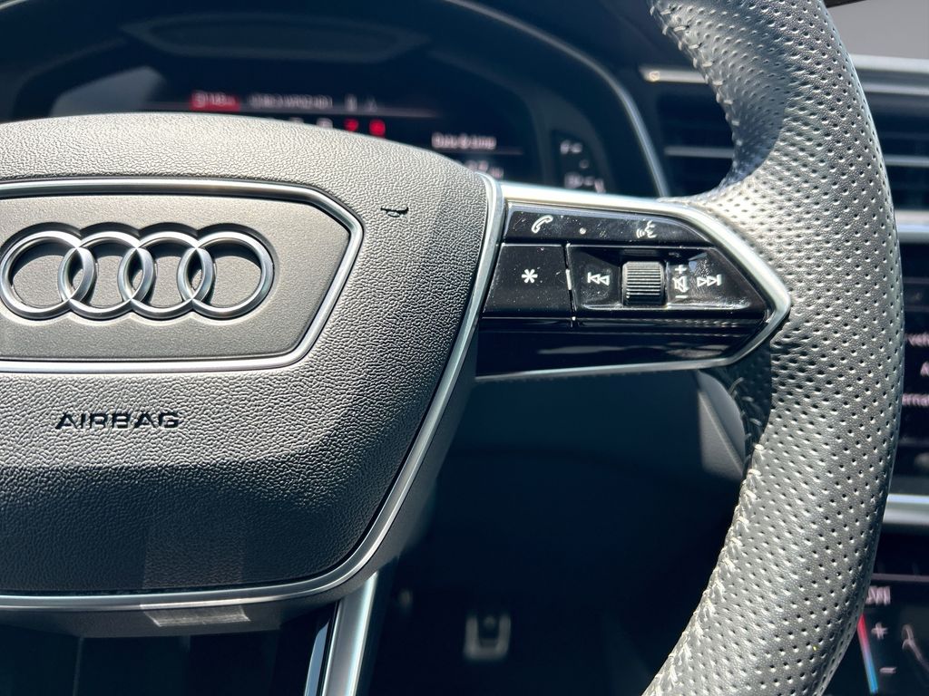 Thumbnail: 2021 Audi S6 - 25