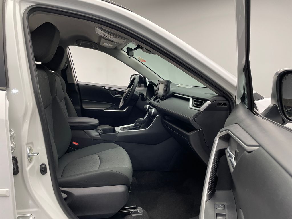 2022 Toyota RAV4 XLE 17