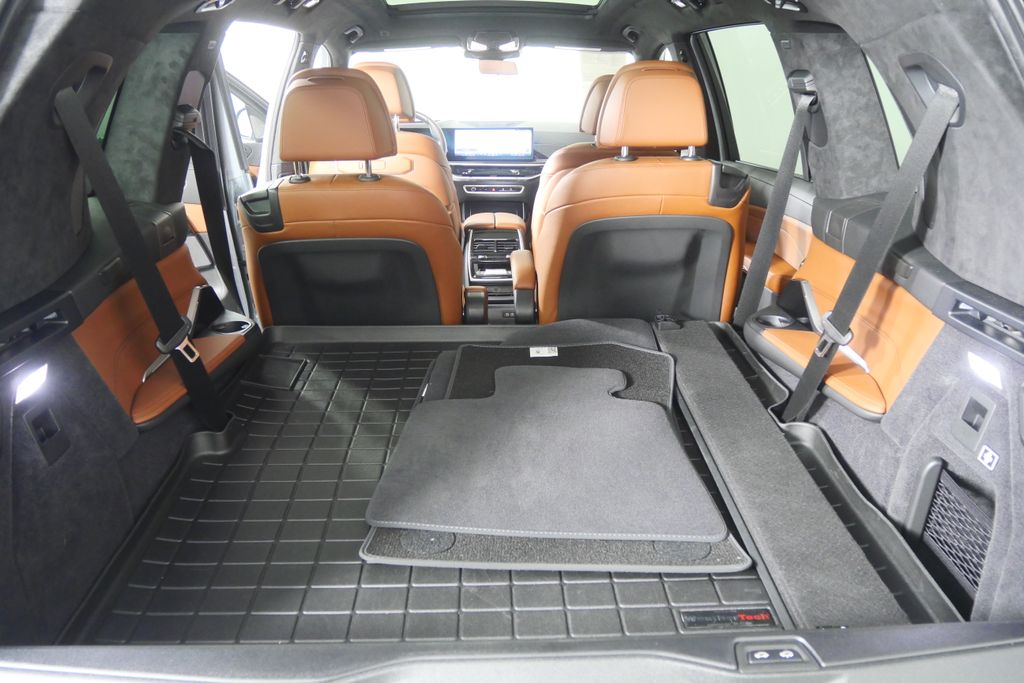 Thumbnail: 2024 BMW X7 - 17