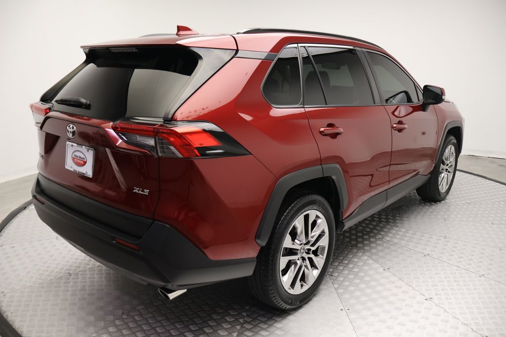 Thumbnail: 2021 Toyota RAV4 - 8