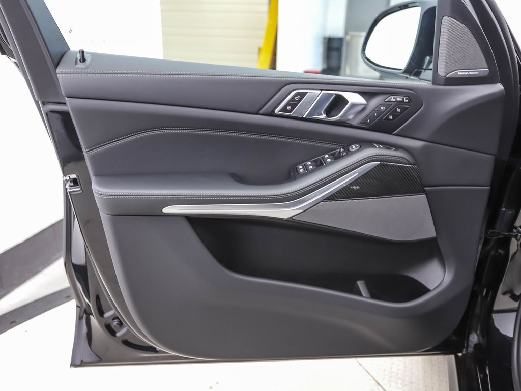 Thumbnail: 2026 BMW X7 - 10