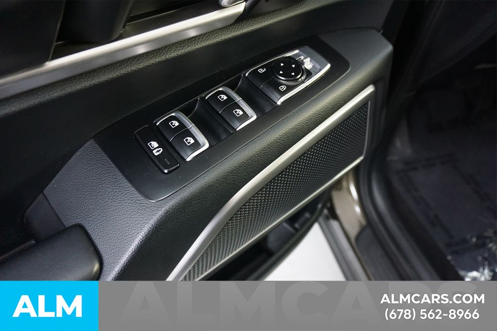 Used 2025 Green Kia S image 50