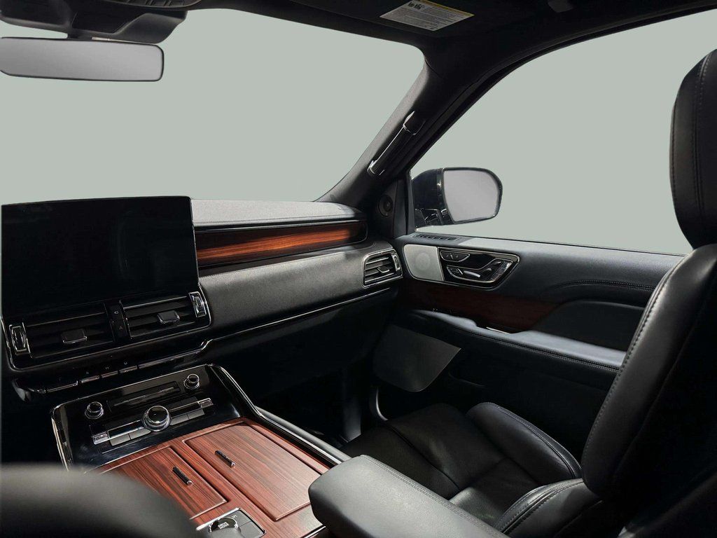 Certified Used 2023 Infinite Black Metallic Clearcoat Lincoln Reserve image 23