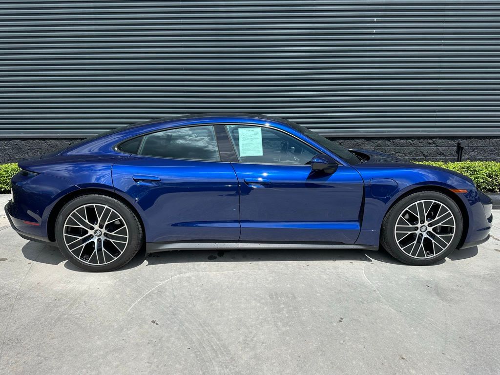 Thumbnail: 2022 Porsche Taycan - 10