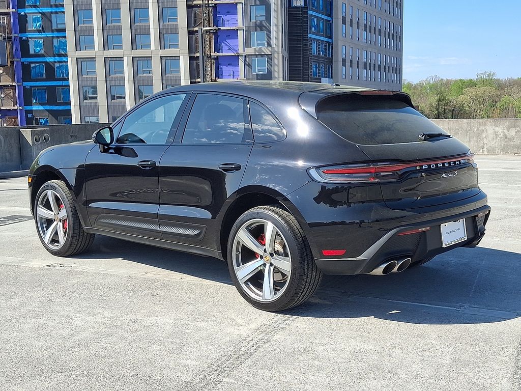 Thumbnail: 2026 Porsche Macan - 3
