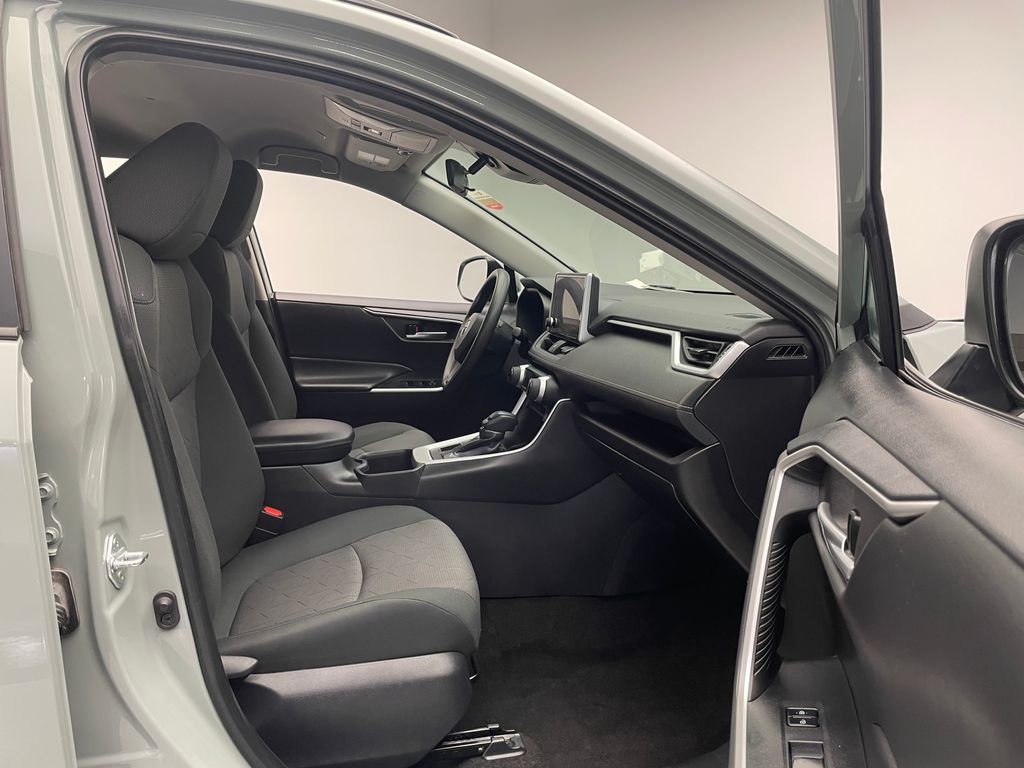 2023 Toyota RAV4 XLE 20
