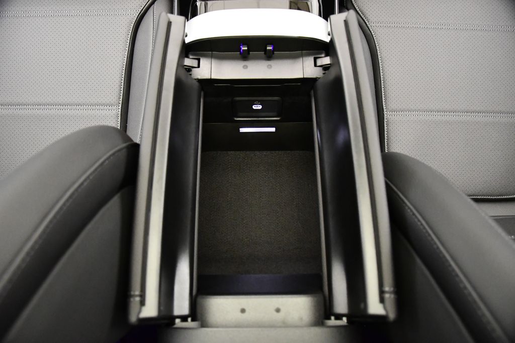 Thumbnail: 2025 Mercedes-Benz C-Class - 32