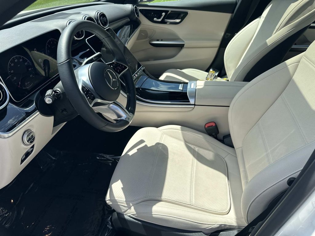 Thumbnail: 2025 Mercedes-Benz C-Class - 28