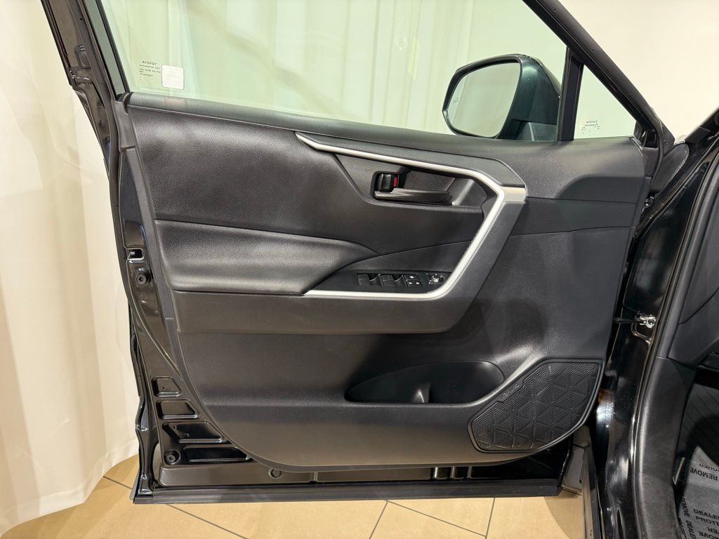 2019 Toyota RAV4 LE 15