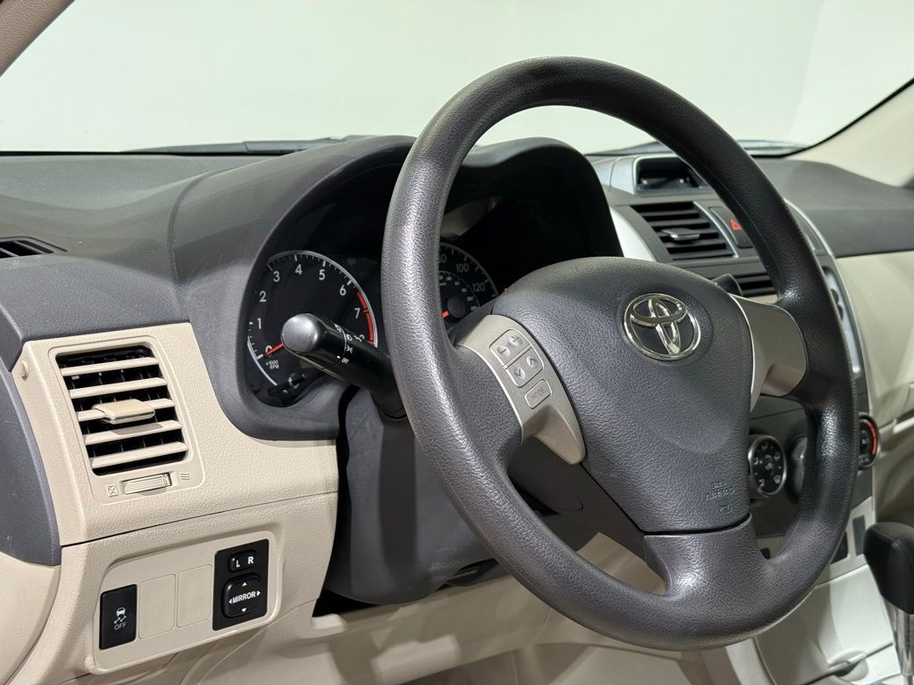 Thumbnail: 2013 Toyota Corolla - 15